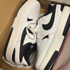 Nike Black and White Women's Sneakers